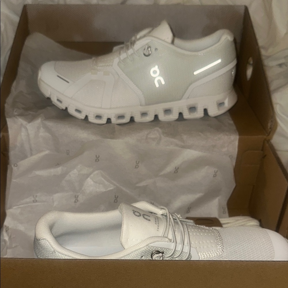 White On Cloud 5  Sneakers